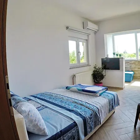 Apartment Pravica