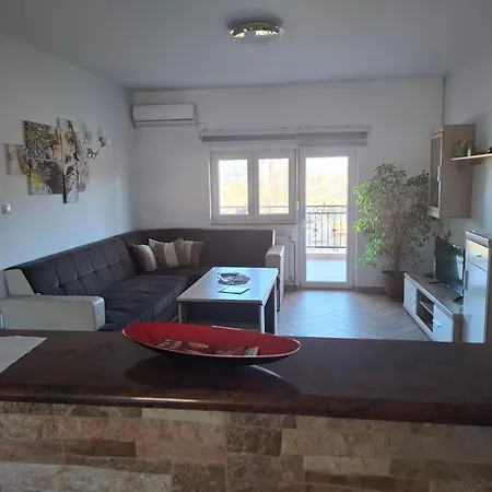 Apartment Pravica